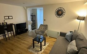 Cozy Two Bedroom Apartment Sleeps 6 Near Camden Market Hw10